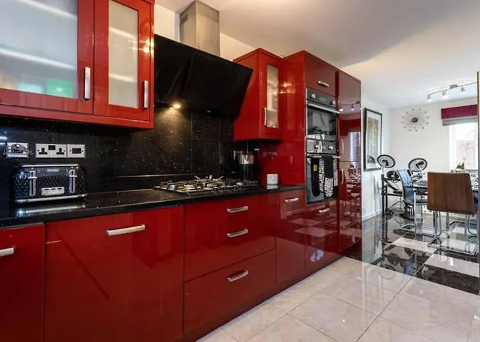 Beautifully Designed 3 Bed House - In Manchester